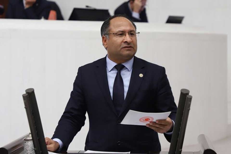 Cumhuriyet Halk Partisi (CHP) İzmir Milletvekili &Ouml;zcan Pur&ccedil;u, engelli bireylere