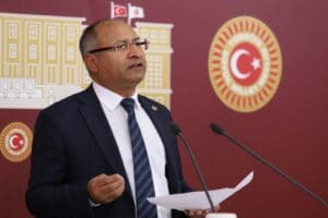 CHP İzmir Milletvekili &Ouml;zcan Pur&ccedil;u depremzede &ouml;ğretmenlerin nakil sorunlarını meclis