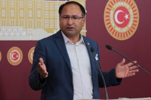 Konak'a bağlı Tepecik Mahallesi'nde (Yenişehir) elektrik faturasını ödeyemeyen Roman  vatandaşların