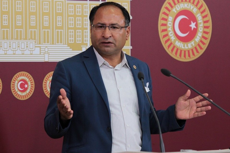 Konak'a bağlı Tepecik Mahallesi'nde (Yenişehir) elektrik faturasını ödeyemeyen Roman  vatandaşların