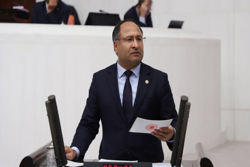 CHP İzmir Milletvekili &Ouml;zcan Pur&ccedil;u'dan DE&Uuml;'deki yabancı &ouml;ğrenci kontenjanına ilişkin
