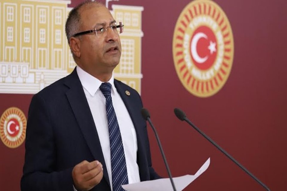   İzmir Milletvekili Özcan Purçu İzmir depremi nedeniyle yıkılan ve