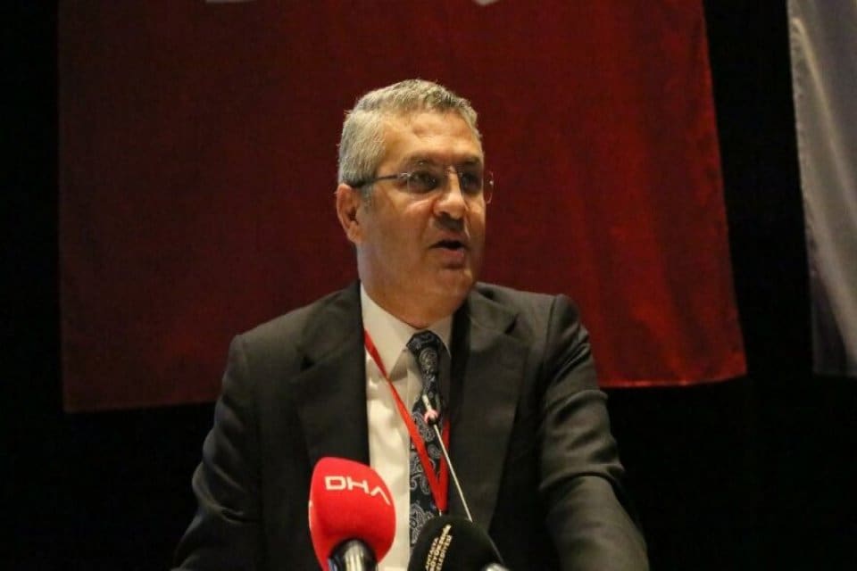 CHP'nin Antalya'da d&uuml;zenlen 13'&uuml;nc&uuml; B&ouml;lge Toplantısı'nda g&uuml;ndeme ilişkin konuşan Genel
