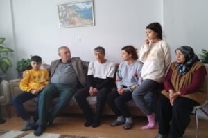 Cumhuriyet Halk Partisi (CHP) İzmir Milletvekili Atila Sertel, deprem b&ouml;lgesinden