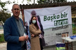 CHP İzmir Milletvekili Atila Sertel, b&uuml;y&uuml;kşehir belediyesi tarafından Aliağa'da &uuml;reticilere