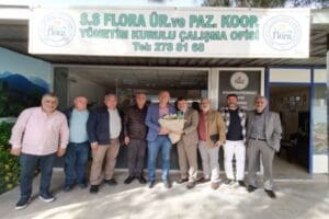 Cumhuriyet Halk Partisi (CHP) İzmir Milletvekili Atila Sertel, İzmir&rsquo;deki esnaf