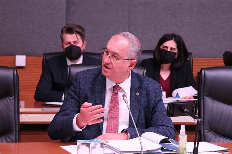 Cumhuriyet Halk Partisi (CHP) İzmir Milletvekili ve KİT Komisyonu &uuml;yesi