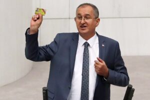 Cumhuriyet Halk Partisi (CHP) İzmir Milletvekili Atila Sertel, gazetecinin tanımını