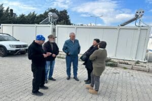 İzmir depremin ardından Bayraklı konteyner kentte yaşayan depremzedeler, 6 Şubat