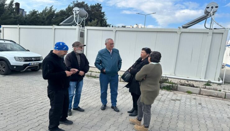 CHP’li Sertel, İzmir’deki depremzedelerle bir araya geldi! ‘AFAD dışarı attı belediye sahip çıktı’