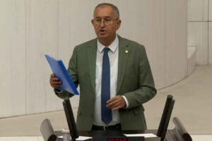 Cumhuriyet Halk Partisi (CHP) İzmir Milletvekili Atila Sertel, TBMM&rsquo;de Polis