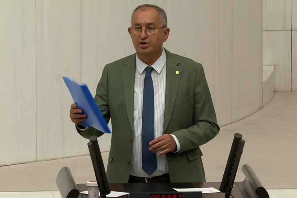 Cumhuriyet Halk Partisi (CHP) İzmir Milletvekili Atila Sertel, TBMM&rsquo;de Polis