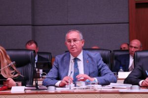 Cumhuriyet Halk Partisi (CHP) İzmir Milletvekili ve KİT Komisyonu üyesi