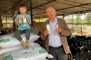 Cumhuriyet Halk Partisi (CHP) İzmir Milletvekili Atila Sertel, Kiraz&rsquo;ın mahallelerinde