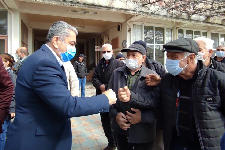 Cumhuriyet Halk Partisi (CHP) İzmir Milletvekili Bedri Serter, Bergama&rsquo;da k&ouml;yl&uuml;lerle