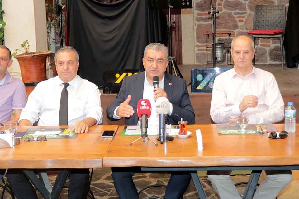 CHP İzmir Milletvekili Bedri Serter, Kemeraltı’nda esnaf ile bir araya
