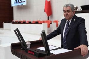 İzmir Milletvekili Bedri Serter TBMM K&uuml;rs&uuml;s&uuml;ne &ccedil;ıkarak İzmir&rsquo;de yanlış yapılan