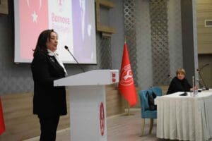 Bornova Belediyesi&rsquo;nin d&uuml;zenlediği &ldquo;Kadın, Siyaset ve Sanat&rdquo; konulu panele konuşmacı