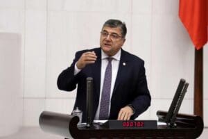 CHP İzmir Milletvekili Prof. Dr. Kamil Okyay Sındır, d&uuml;nyanın farklı