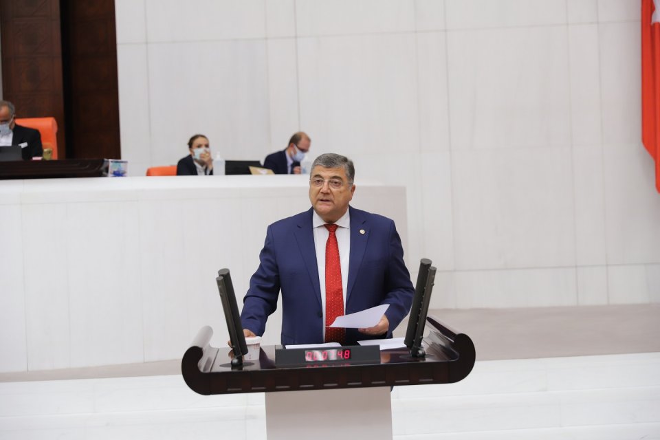 CHP’li Sındır: Aleviliği bir inanç olarak görüyor musunuz? CHP İzmir Milletvekili Kamil Okyay Sındır, cemevlerine yönelik düzenlemeleri de