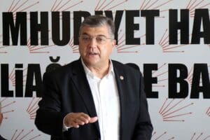 CHP İzmir Milletvekili Kamil Okyay Sındır, Aliağa&rsquo;da d&uuml;zenlenen &ouml;rg&uuml;t toplantısında