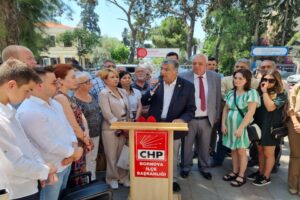 CHP İzmir Milletvekili Kamil Okyay Sındır, Bornova İmam Hatip Ortaokulu’nda
