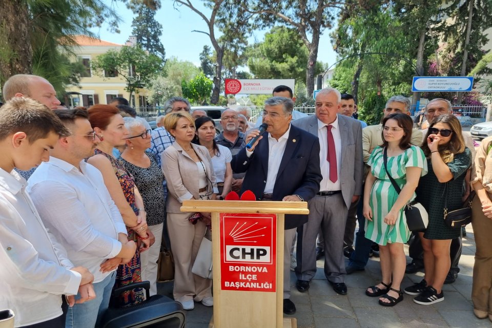 CHP İzmir Milletvekili Kamil Okyay Sındır, Bornova İmam Hatip Ortaokulu’nda