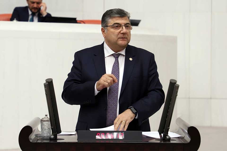 İzmir&rsquo;in, kamu yatırımları noktasında r&ouml;ntgenini &ccedil;eken CHP İzmir Milletvekili Kamil