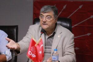 CHP İzmir Milletvekili Kamil Okyay Sındır, Bergama&rsquo;da divan başkanlığını yaptığı