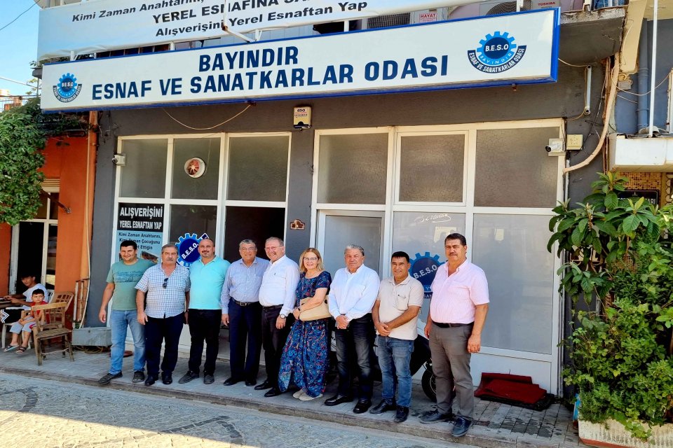 İlçe ziyaretlerine ara vermeden devam eden CHP İzmir Milletvekili Kamil