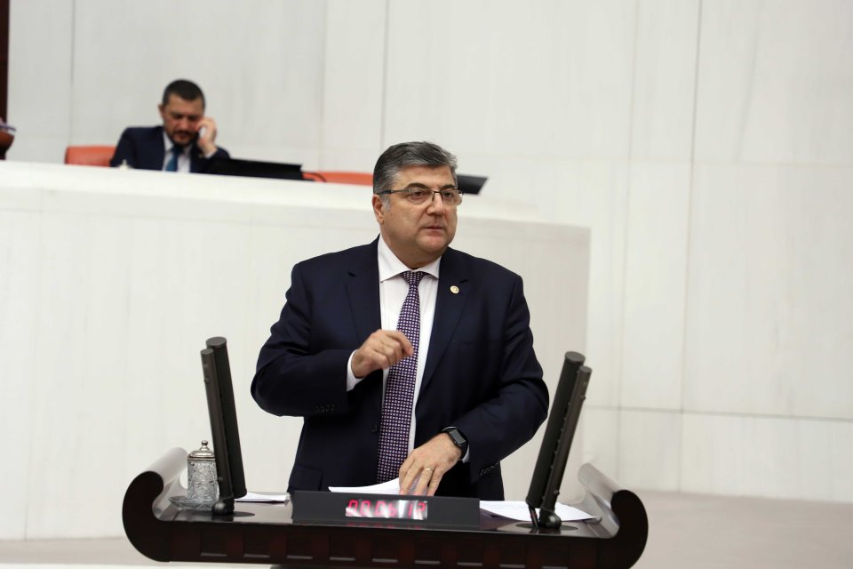 CHP İzmir Milletvekili Kamil Okyay Sındır, Plan ve Bütçe Komisyonunda,