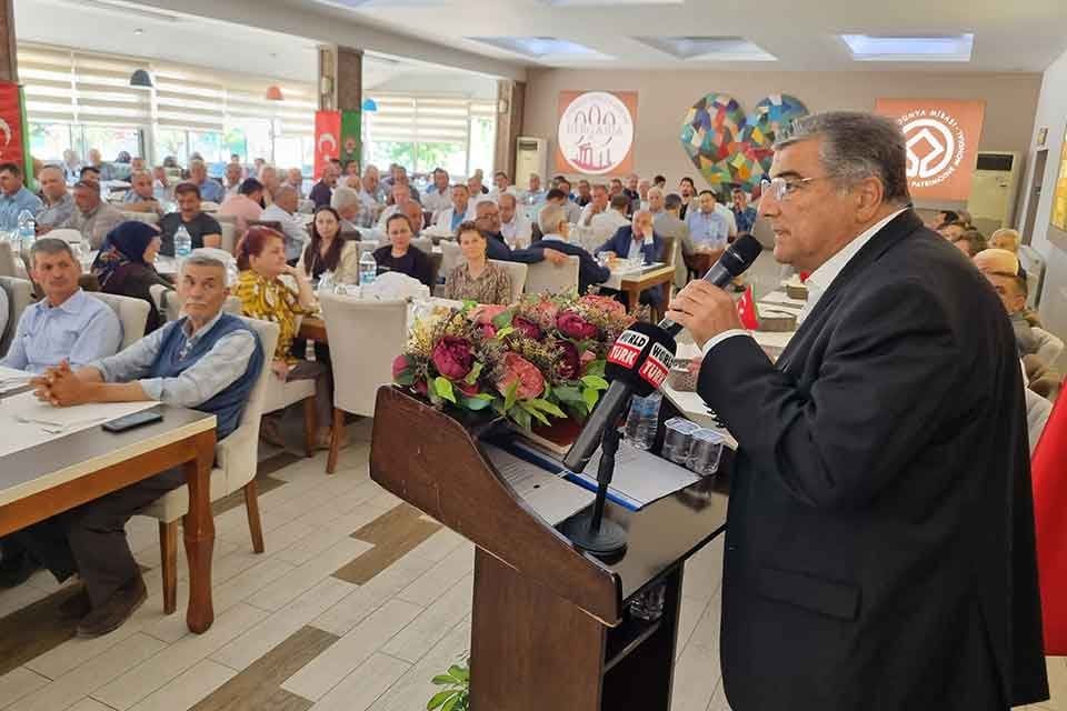 CHP İzmir Milletvekili Kamil Okyay Sındır, 14 Mayıs D&uuml;nya &Ccedil;ift&ccedil;iler