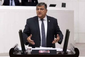 CHP İzmir Milletvekili Kamil Okyay Sındır, Covid-19 pandemisi nedeniyle zor