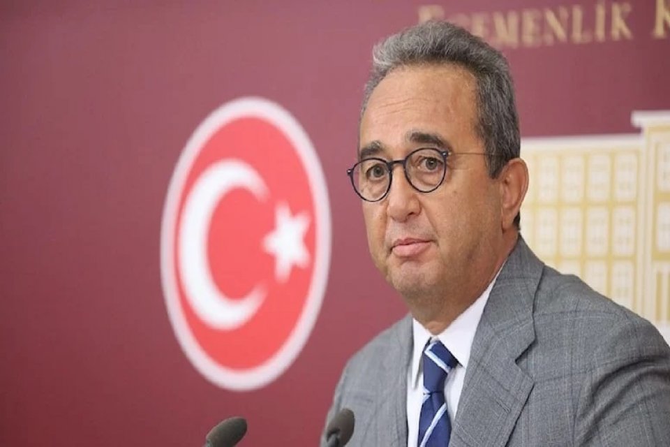 CHP Aydın Milletvekili Bülent Tezcan, başörtüsüne yönelik anayasa değişikliği teklifinin,