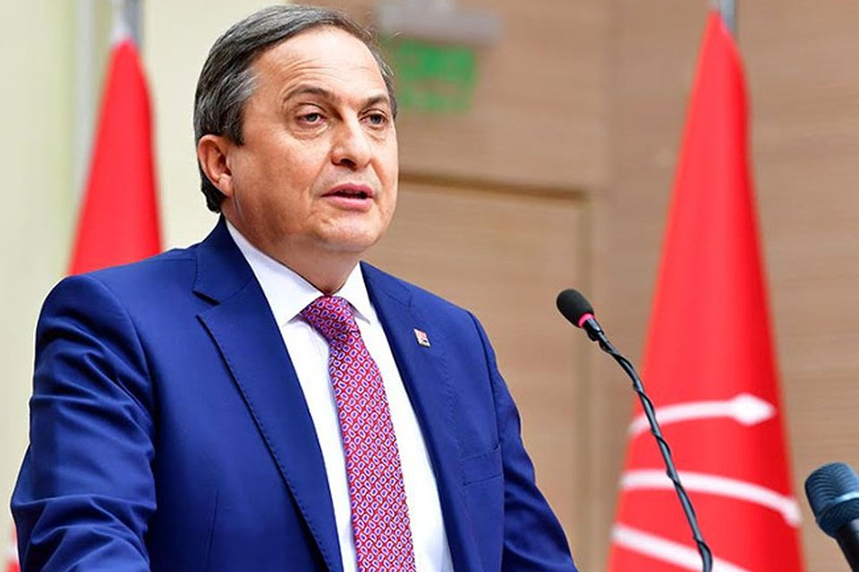 Torbalı'da kıran kırana ge&ccedil;en se&ccedil;im sonrası başkanlık koltuğuna oturmaya hak