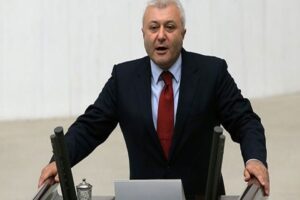 CHP İzmir Milletvekili Tuncay Özkan, Meclis'te Sansür Yasası'na ilişkin olarak