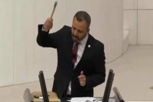 CHP Muğla Milletvekili Burak Erbay, TBMM Genel Kurulu&rsquo;nda 'sans&uuml;r yasası