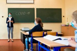 Cumhuriyet Halk Partisi (CHP) İzmir Milletvekili Sevda Erdan Kılıç, okula