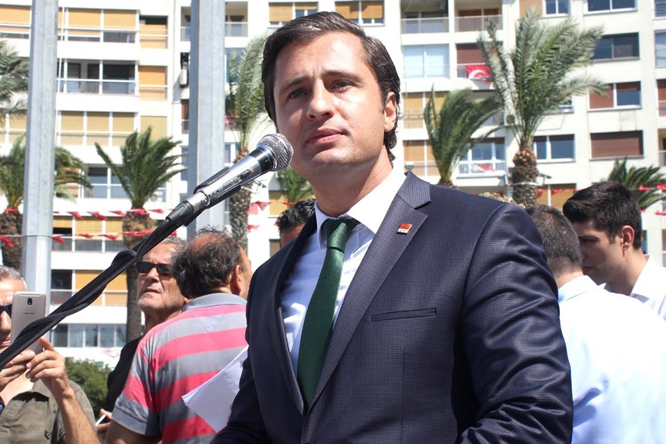 CHP İzmir İl Başkanı Deniz Yücel, Pasaport'taki tadilat nedeniyle geçici
