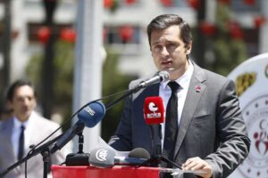 Cumhuriyet Halk Partisi İzmir İl Başkanı Deniz Y&uuml;cel, AK Parti