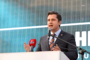 AK Parti Sözcüsü Ömer Çelik, İzmir Büyükşehir Belediye Başkanı Tunç