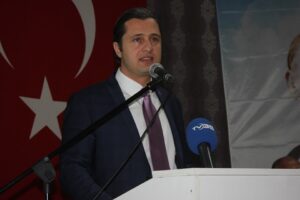 Cumhuriyet Halk Partisi İzmir İl Başkanı Deniz Yücel, yaşadığı hastalıklara