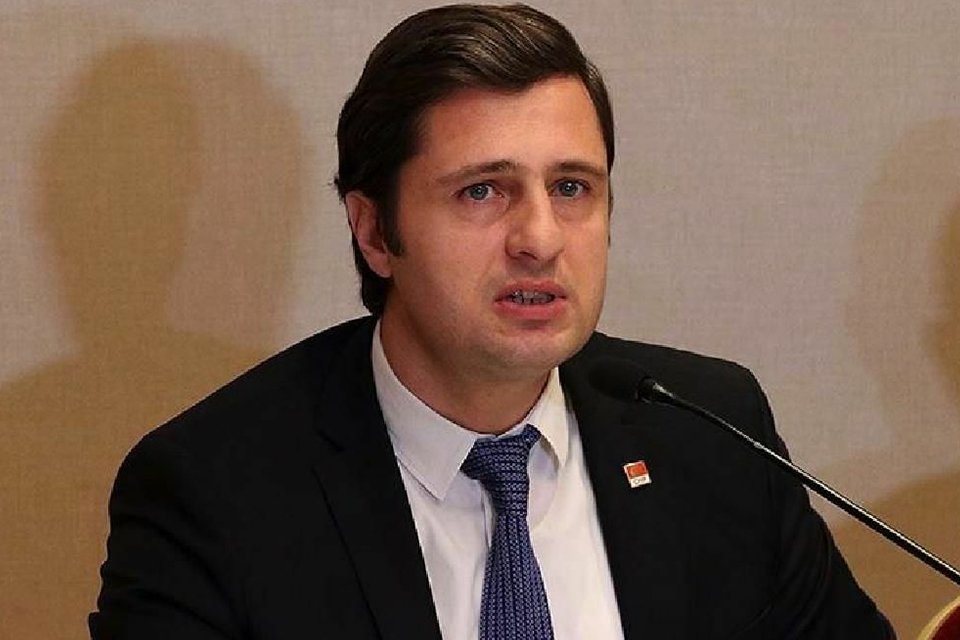 CHP İzmir İl Başkanı Deniz Y&uuml;cel, Menemen Belediyesi Meclis&rsquo;inde başkan