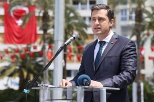 Cumhuriyet Halk Partisi İzmir İl Başkanı Deniz Y&uuml;cel yayınladığı mesajla