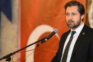 Cumhuriyet Halk Partisi (CHP) İzmir İl Başkanı Deniz Yücel, İzmirli