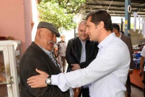 CHP İzmir Milletvekili Adayı Deniz Y&uuml;cel, se&ccedil;im &ccedil;alışmalarına Kınık, Menemen