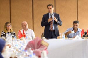 Cumhuriyet Halk Partisi İzmir İl Başkanı Deniz Yücel, İzmir’de bulunan