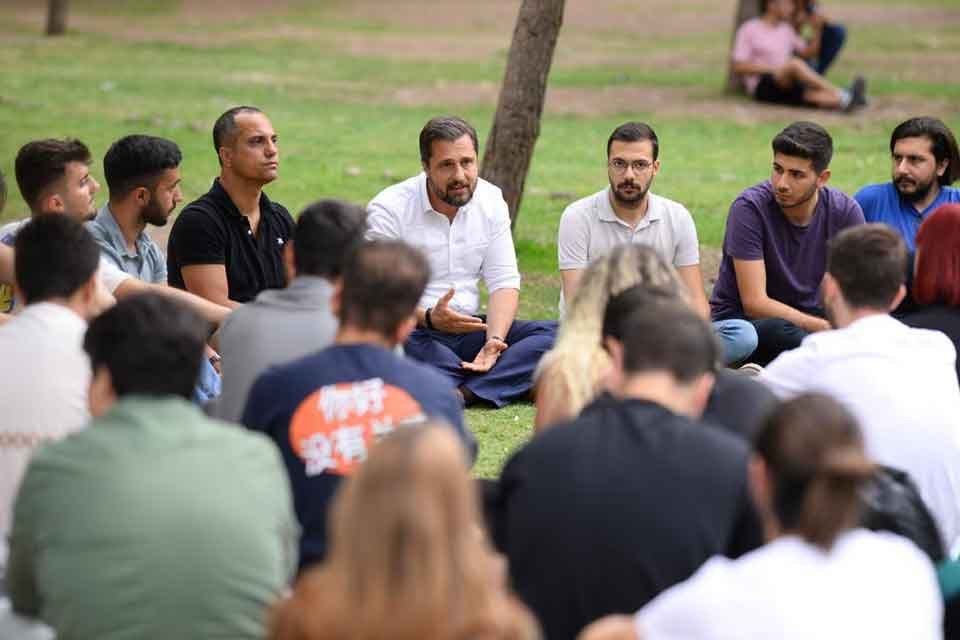 Cumhuriyet Halk Partisi İzmir İl Başkanı Deniz Yücel, İzmir’in ilçelerini