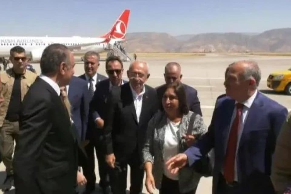 CHP Genel Başkanı Kemal Kılı&ccedil;daroğlu, 28 Aralık 2011&rsquo;de Uludere Katliamında