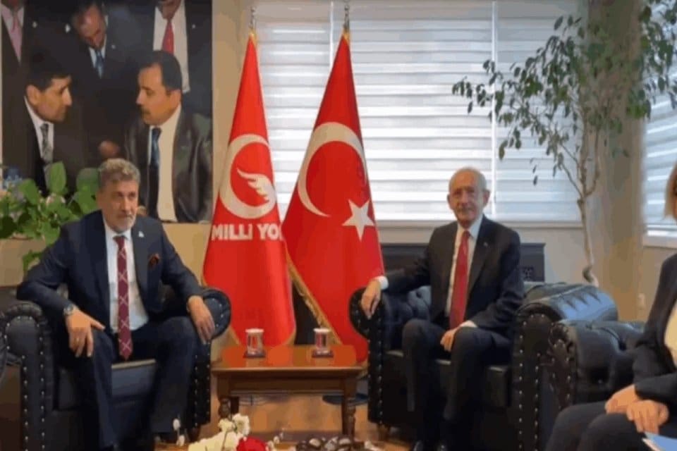 Cumhurbaşkanı adayı Kılı&ccedil;daroğlu, Milli Yol Partisi'ni ziyaret ederken, genel başkan